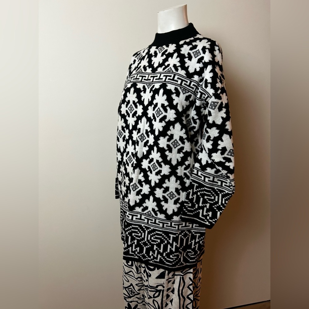 Black and White Patterned Women's Sweater